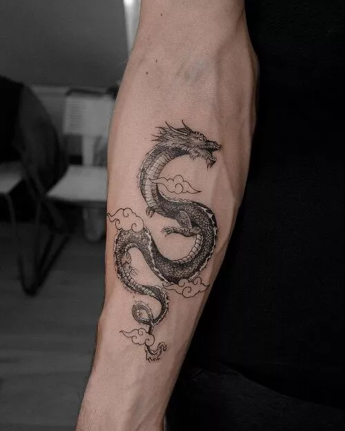 Kleine draak tattoo onderarm